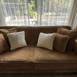 Couches / Sofas
