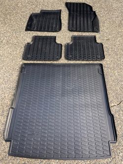 NICE SET OF 2018 AUDI Q7 ALL WEATHER FLOOR MATS! FRONT, REAR AND CARGO