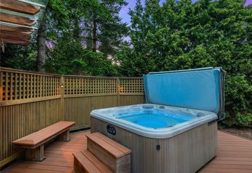 FREE HotSpring Working Hot Tub – Must Haul Away