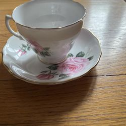 Vintage Royal Vale bone china teacup.