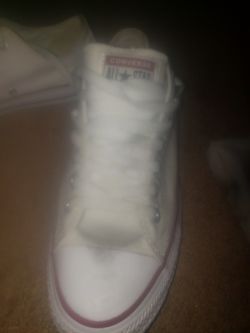 Brand new size 9 converse never worn