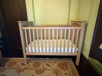 Kendall Crib with mattress