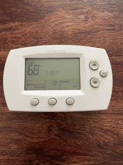 Honeywell Protech TH6110D1021 FocusPRO 6000 Programmable Thermostat