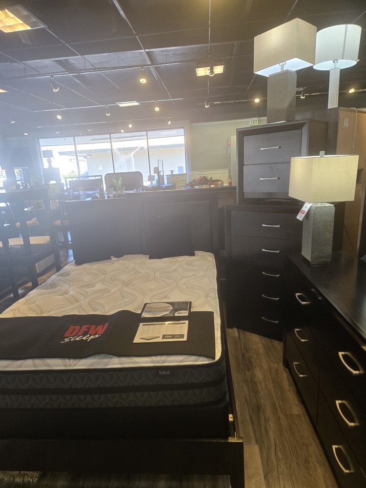 Queen Bed Dresser mirror Nightstand $798