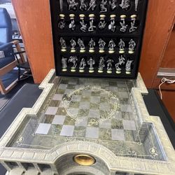 Lord Of The Rings Pewter Chess Set from The Noble Collection w/ C.O.A.