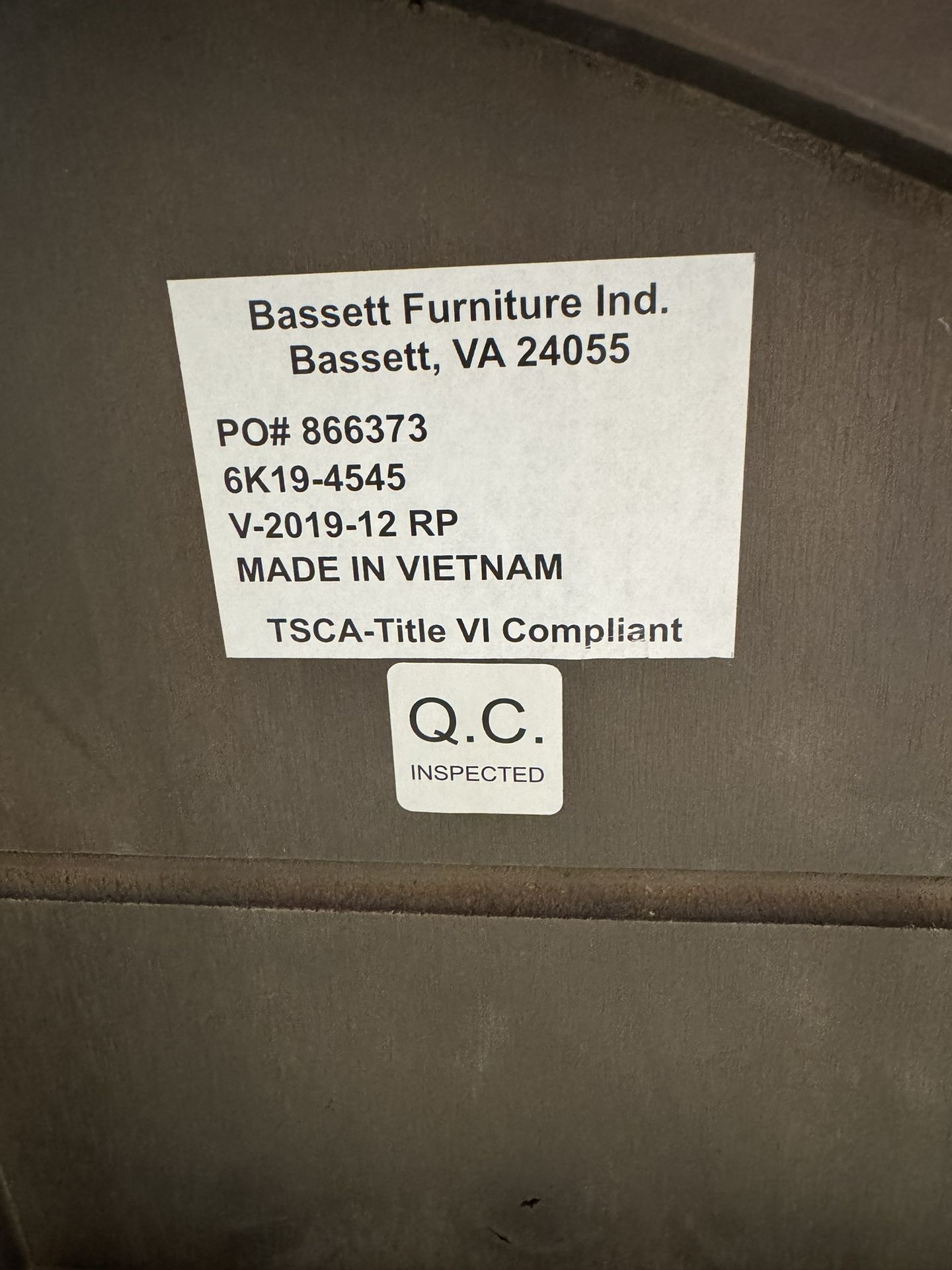 Bassett Round Dining Room Table