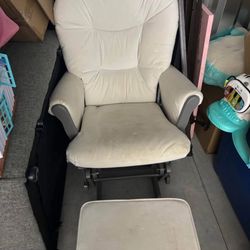 Rocking Chair / Glider 