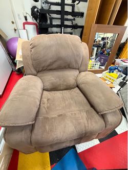 FREE Plush Microfiber Recliner Chair – Must Pick Up FREE