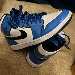 Jordan 1 Mid Signal Blue, Trophy Room 1 Lases Size 8.5