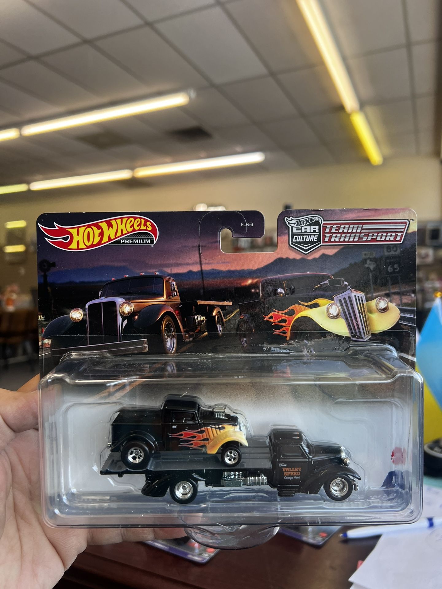 Hot Wheels Team Transport Toy Truck & Race Car, Speed Waze Collectible Set, New