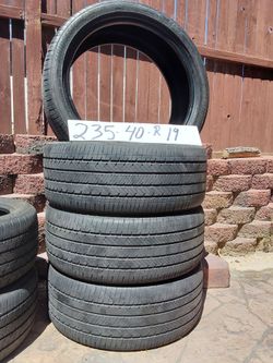 235. 40 R 19 tires