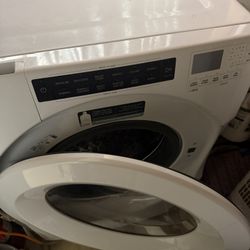 Washer / Lavadora.