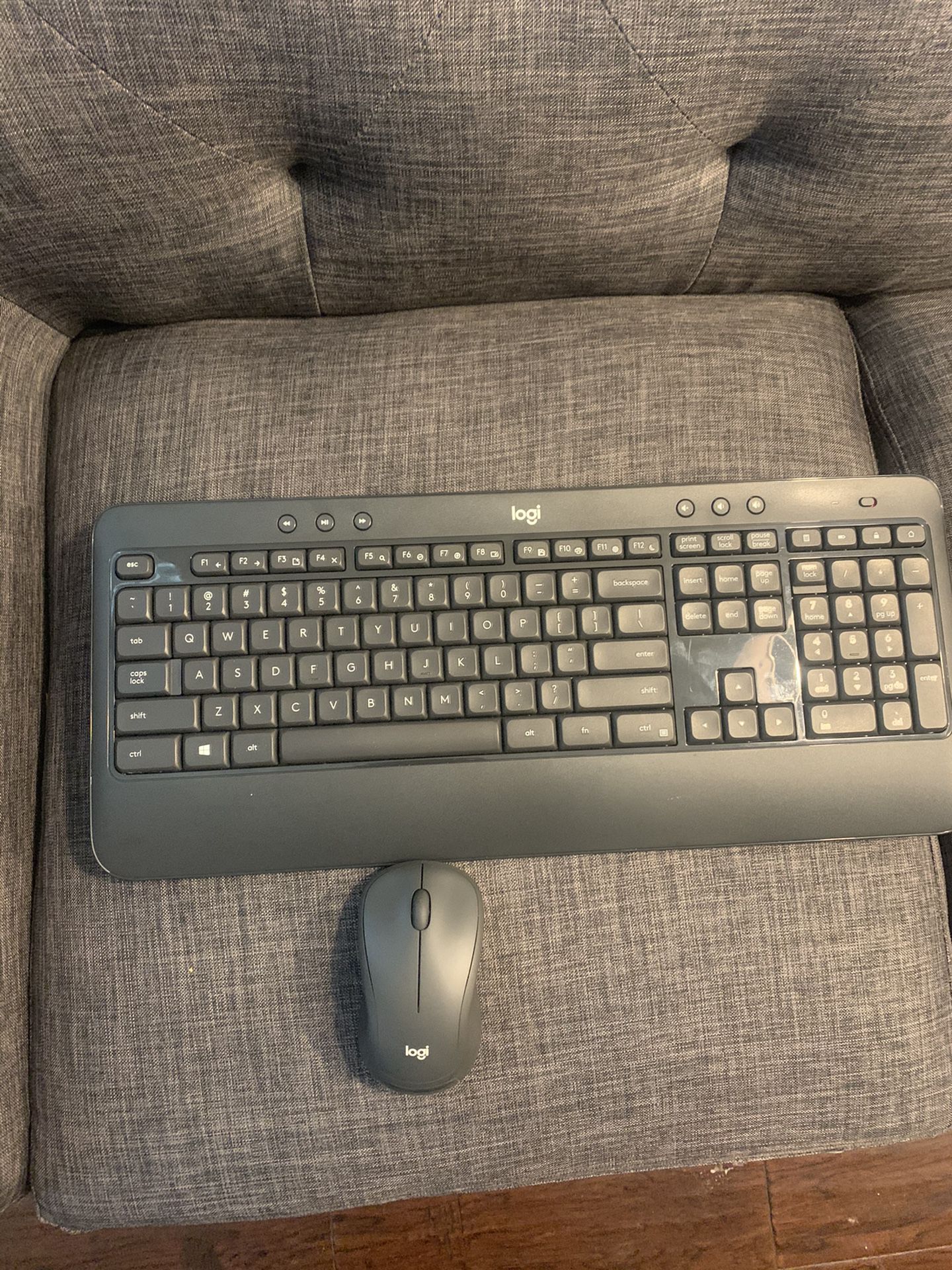 Wireless keyboard with mouse