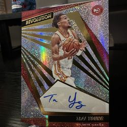 2021-22 Panini Revolution - Autographs Trae Young #AG-TYG (AU)