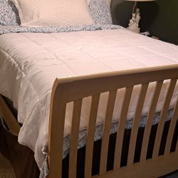 Queen Size Bedroom Set, Head Board,foot Board,2 Night Stands And One Tall Dresser