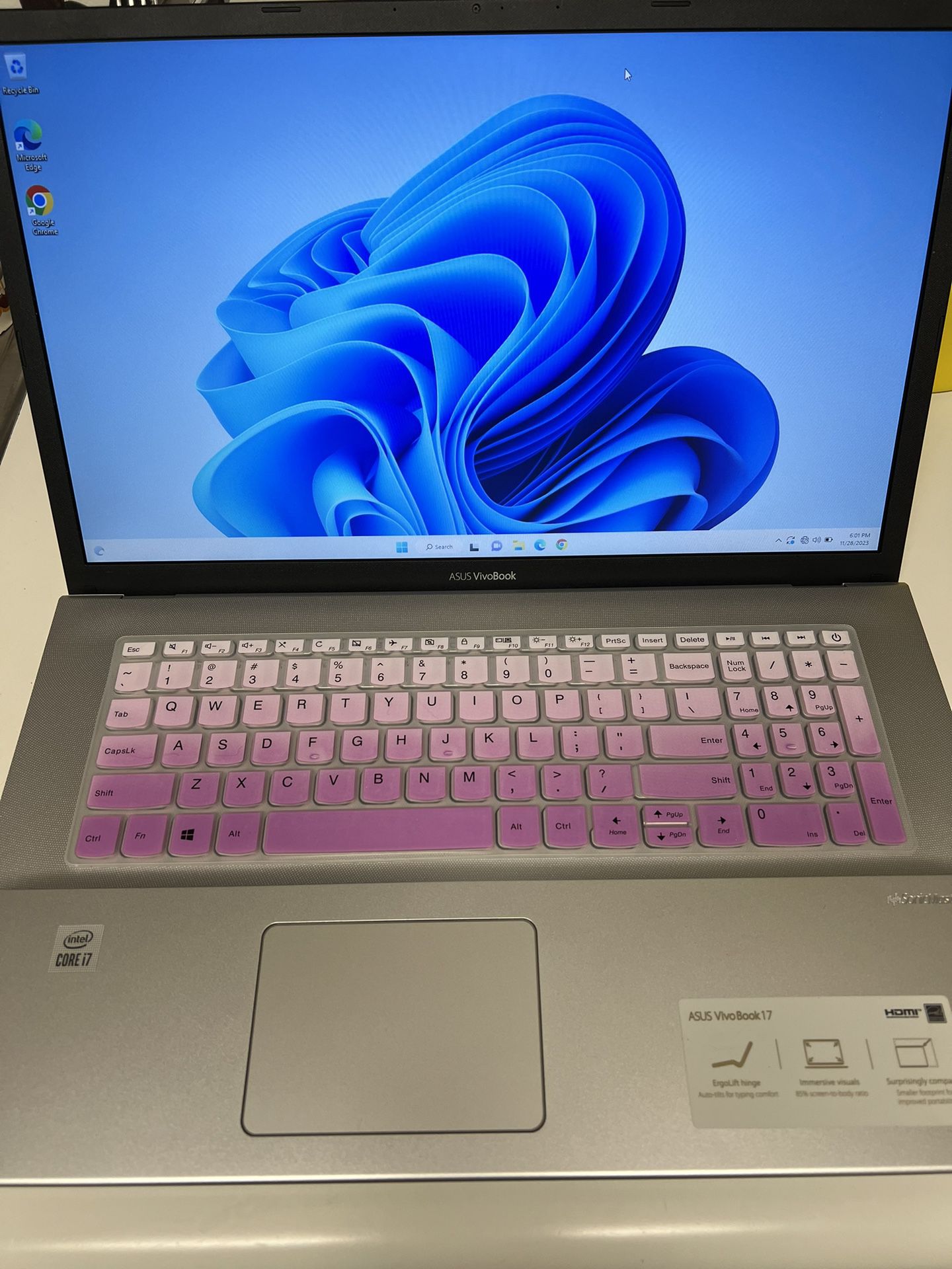 Asus Vivobook 17.3” Screen Laptop Intel Core i7-1065g7 16gb 1Tb Windows 11 Like New 
