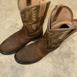 Ariat Work Boots Size 9.5D  Used EH & Slip Resistant