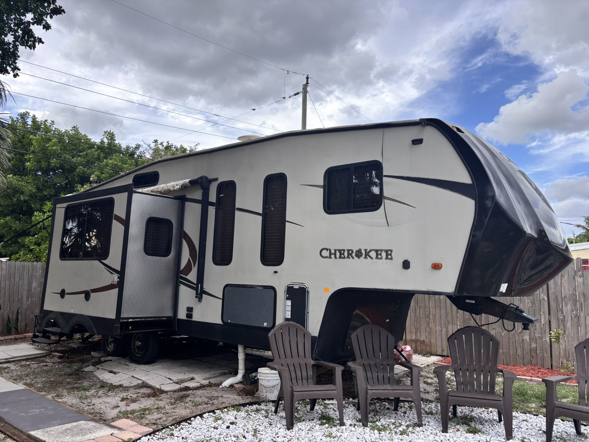 Cherokee 2016 RV 255P Rear Kitchen 
