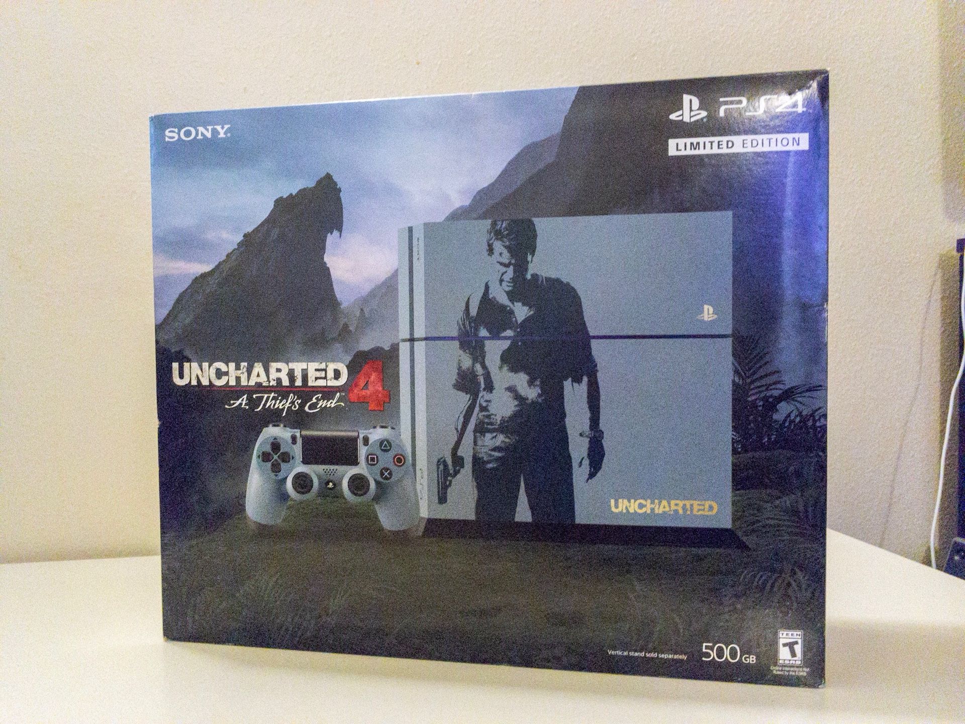 Barely used PS4 Uncharted Edition + 12 games + extras