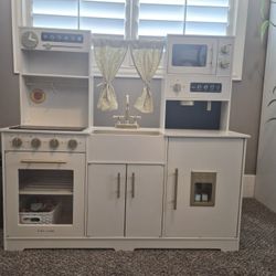 Kids Play Kitchenette 