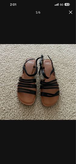 Brand-New sandals size 8