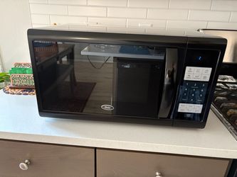 Oster Black Countertop Microwave