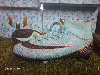 Soccer cleats us size 4youth