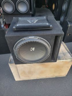 UNA BOCINA KICKER Y AMPLIFIER 