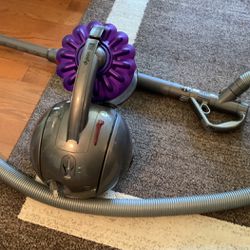 DC 39 DYSON CANISTER SWEEPER