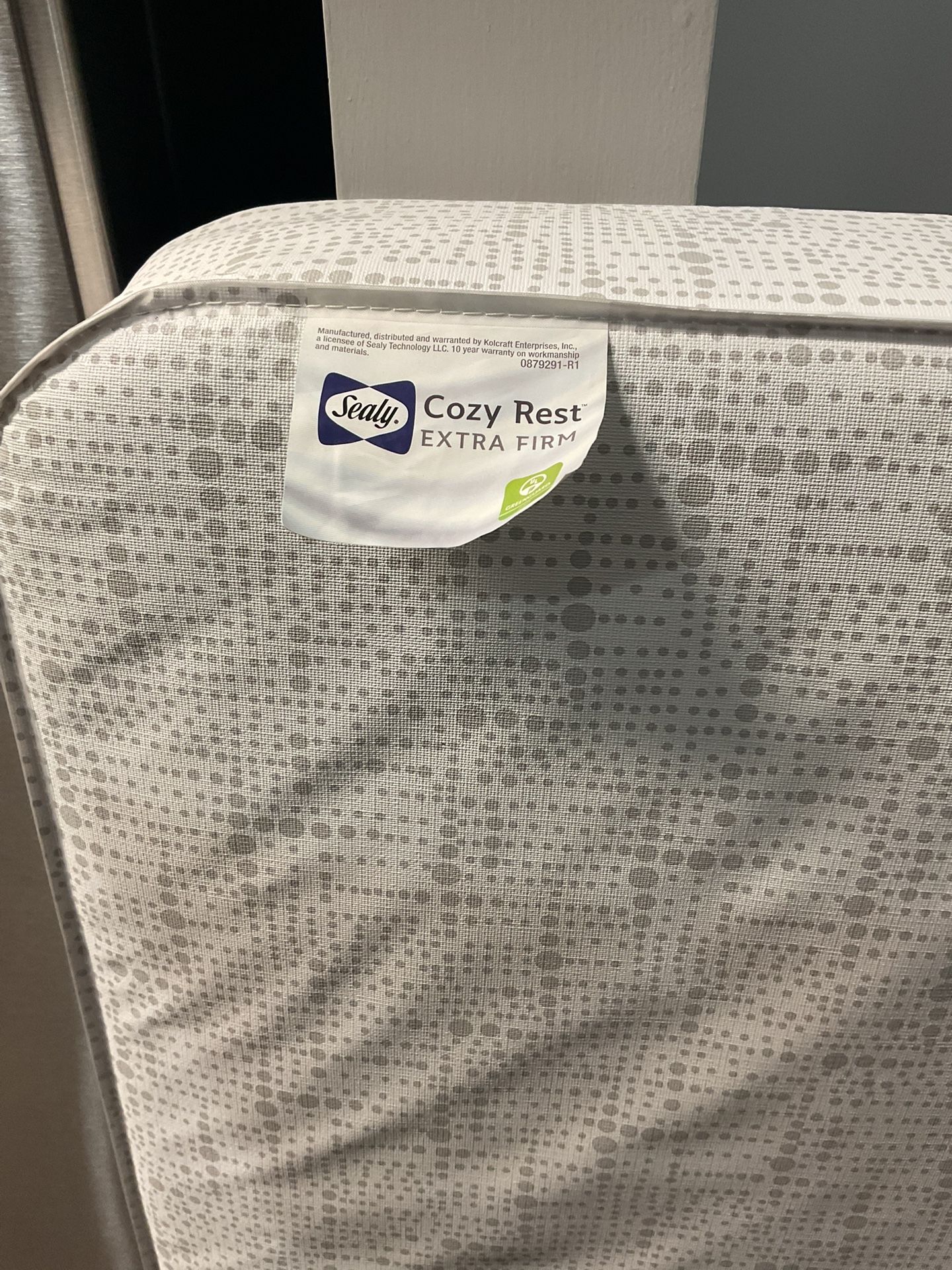 CRIB OR TODDLER BED SEALY COZY EXTRA FIRM