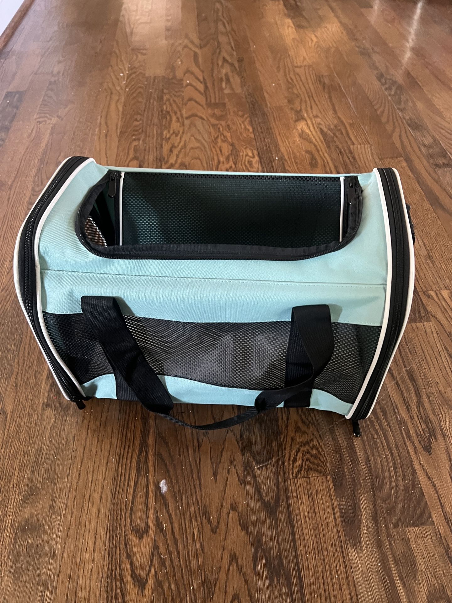 Foldable Cat/Dog Carrier – Like New (Used Once)