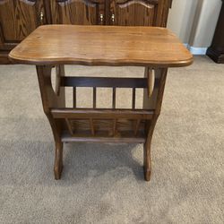 End Table/Magazine Rack