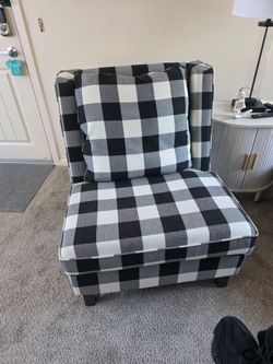 🖤🤍 Accent Chair for Sale 🤍🖤