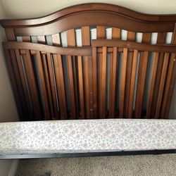 Crib With Changing Table And Bedding