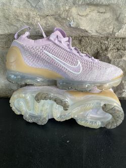 Nike Air VaporMax Flyknit 'Light Arctic Pink'—Size 7 Women’s $35 FIRM