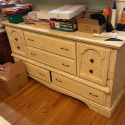Dresser/buffet