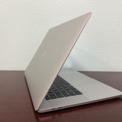 Apple MacBook Pro 16 inch - i7 9th Gen 6 Cores