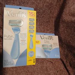 Gillette Venus pubic hair & skin  razor bundle