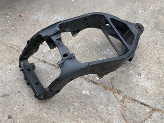 04 Yamaha r1 frame