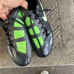 Nike T90 Soccer Shoes Size 10-5