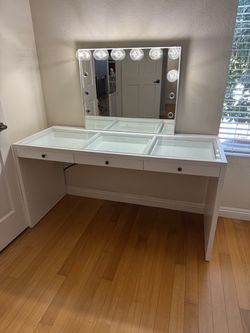Impressions Vanity w/ Mirror Included