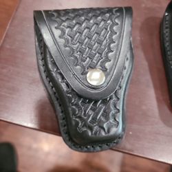 BOSTON LEATHER 5517-3 BASKET WEAVE BRASS SNAP SINGLE CUFF CASE SLOT BACK