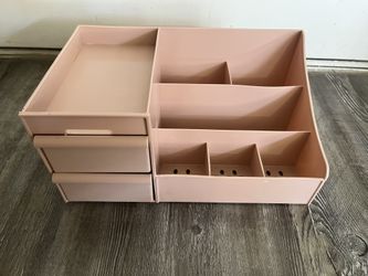 Small Light Pink Jewelry Organizer