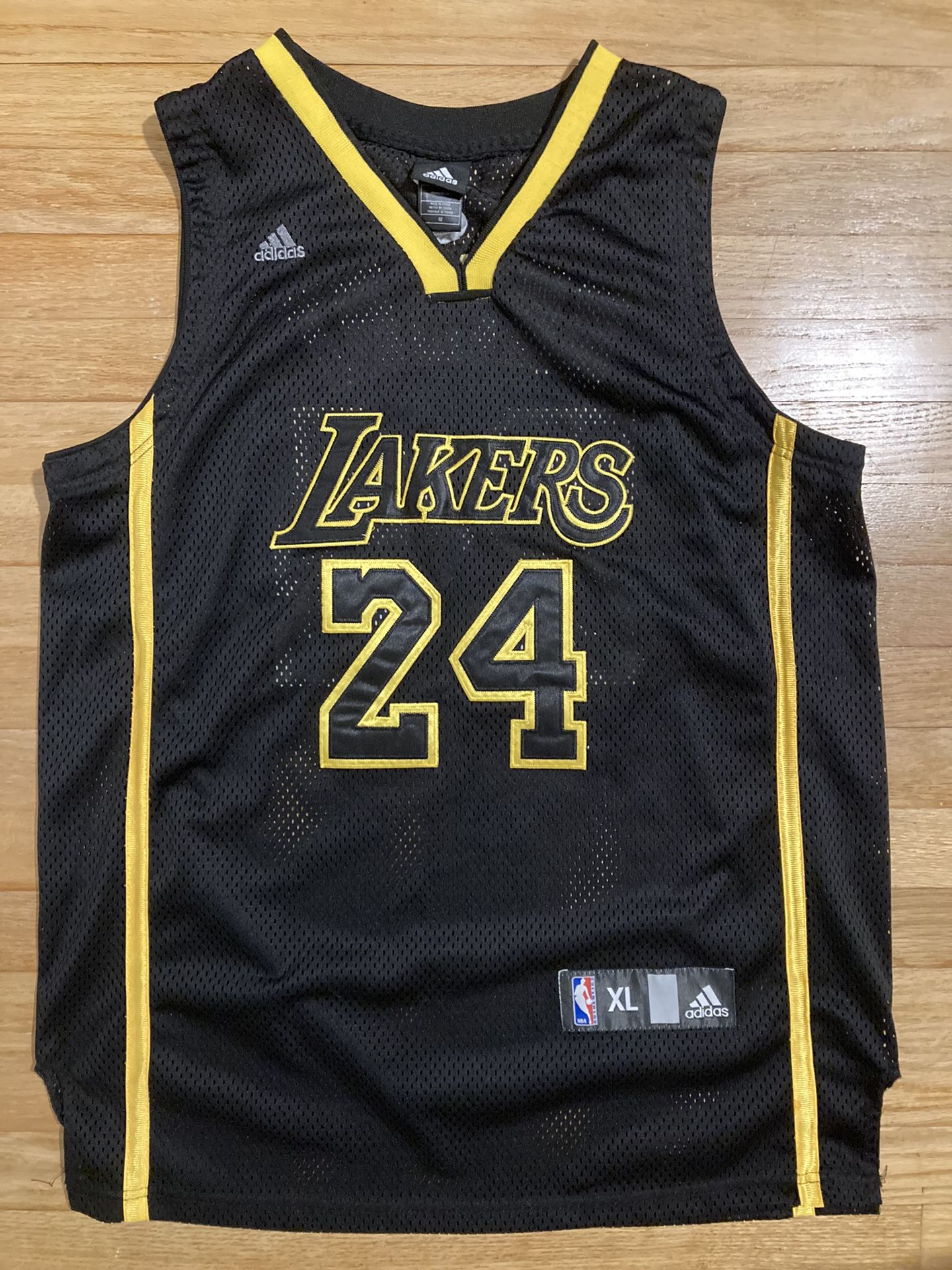 Lakers Jersey Size XL