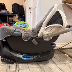 Nuna Infant Carseat With Base