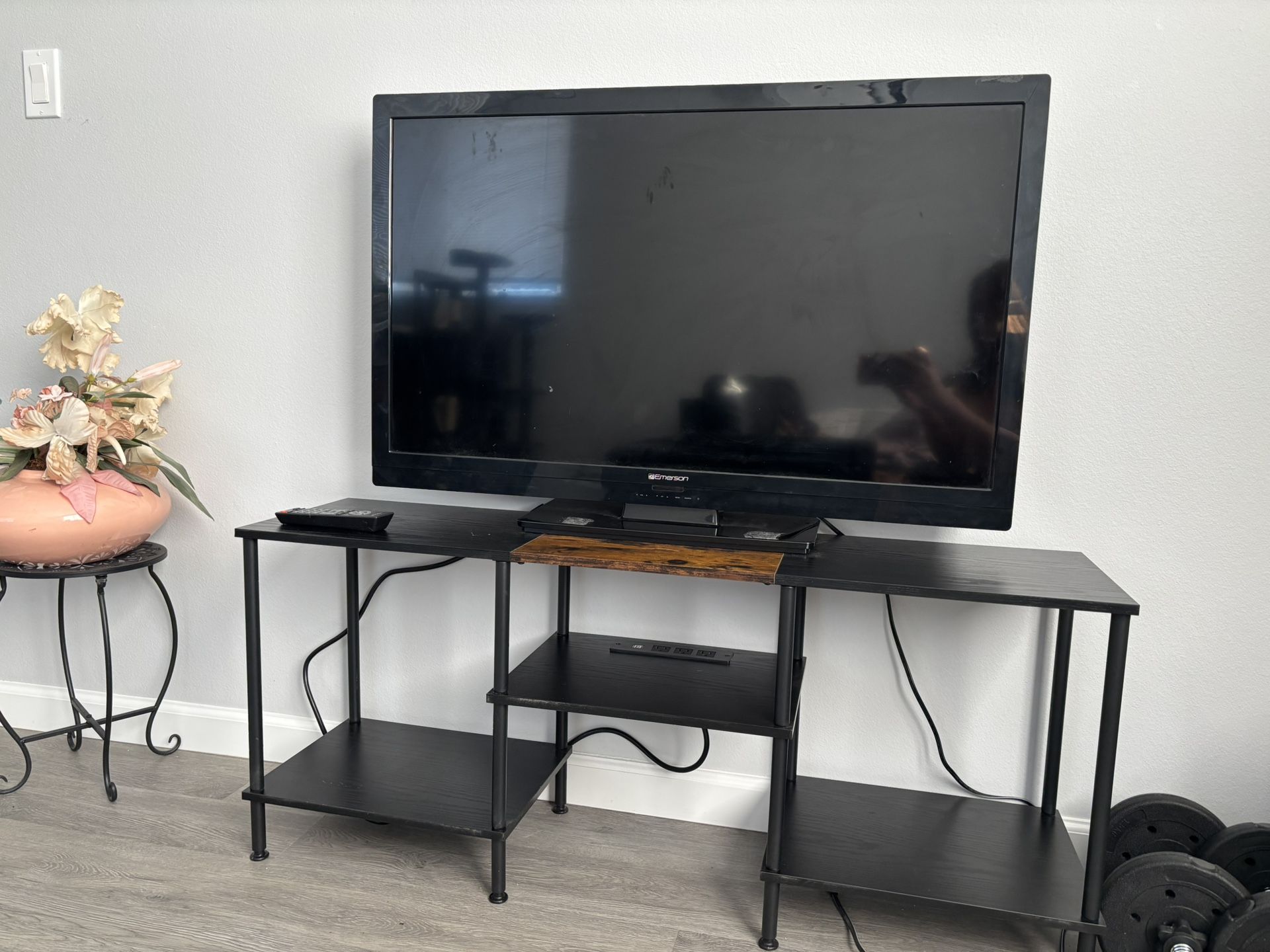 Tv & Tv Stand