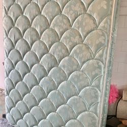 Queen Mattress And Box Spring 
