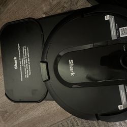 Shark Vacuum Robot