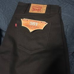 brand new 501 Levi jeans size 42/30 color black 