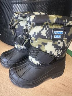 Kids Snow Boots Size 6 